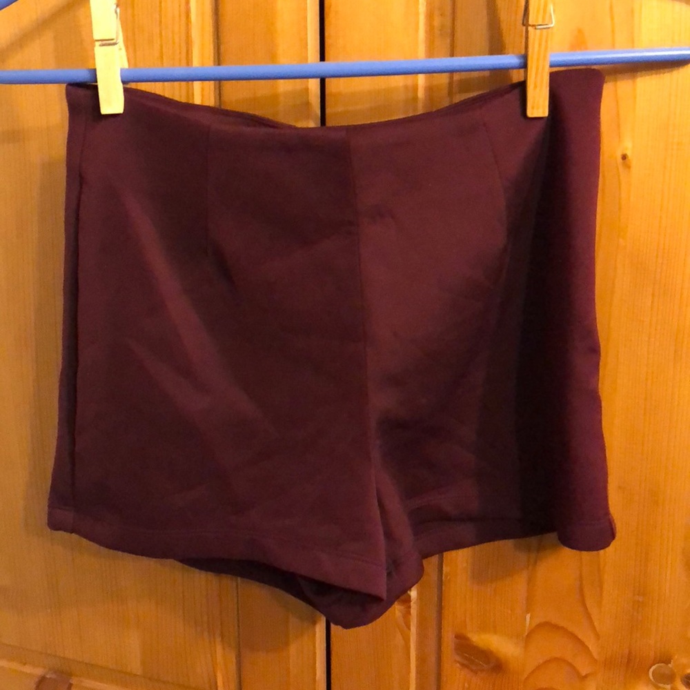 Forever21 burgundy shorts size xs